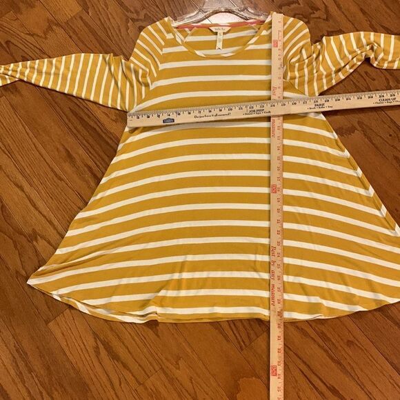 Matilda Jane Size Medium "walking on sunshine" tunic top. Like new - Picture 9 of 9